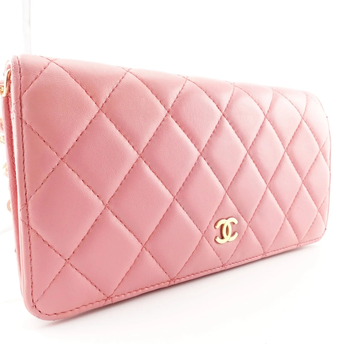 Pre-Owned Pink Chanel Lambskin Wallet